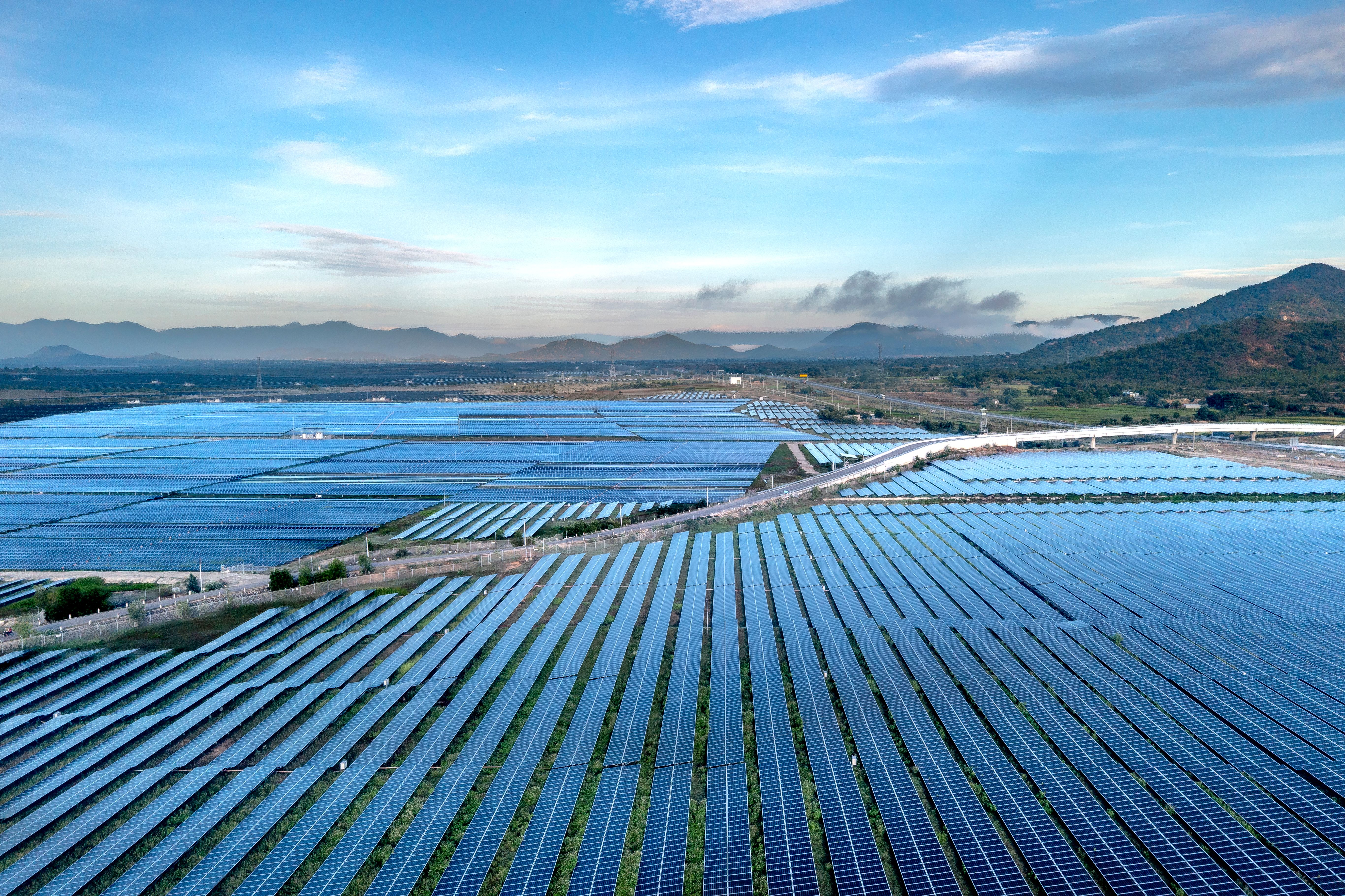 Menuju Industri Hijau: Panduan Praktis Penerapan Energi Ramah Lingkungan untuk Bisnis Modern